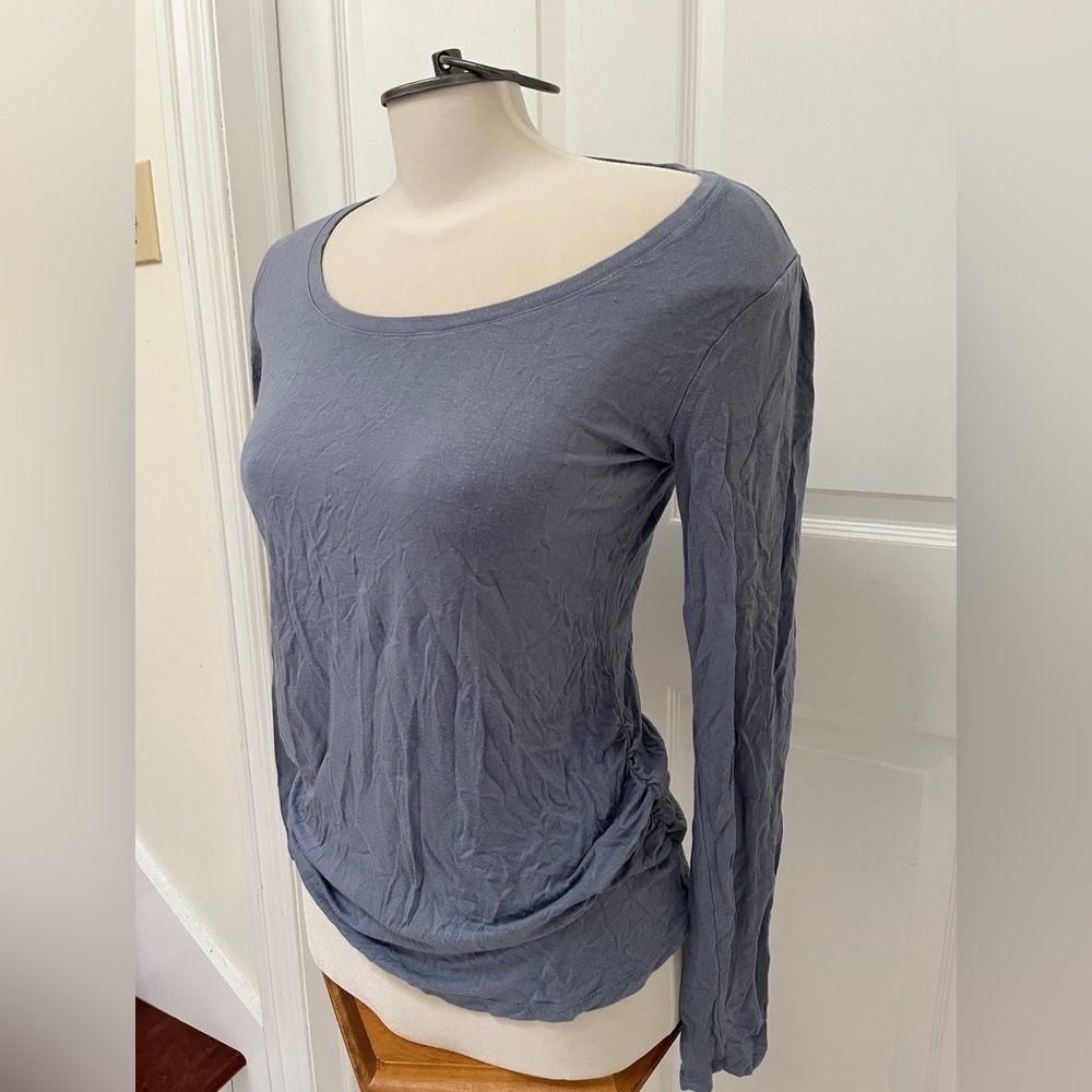 A glow long sleeve maternity top size small